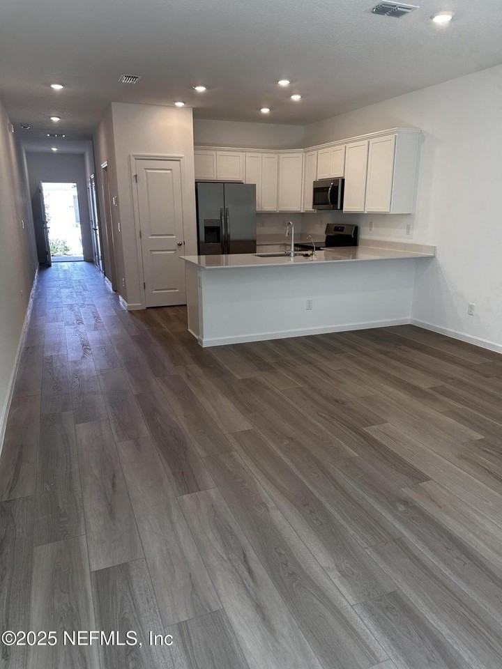 611 Holly Lakes Dr - Photo 7 of 38