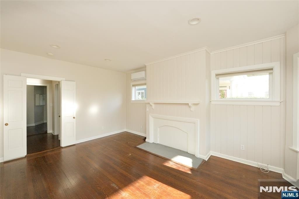129 Prospect St #1 - Photo 3 of 10
