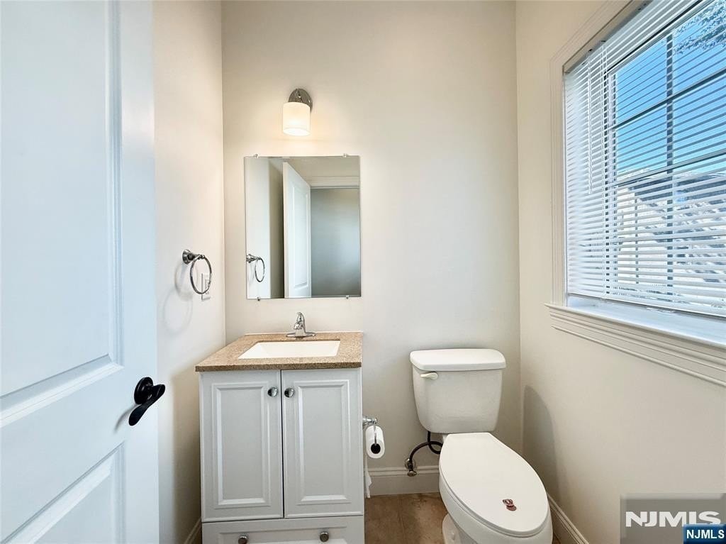 39 Grove St #B - Photo 6 of 16