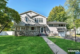 23 Spruce Pl - Photo 1 of 1