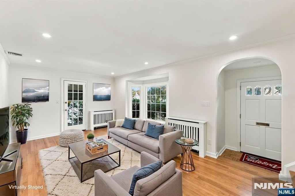 16 Hillcrest Rd