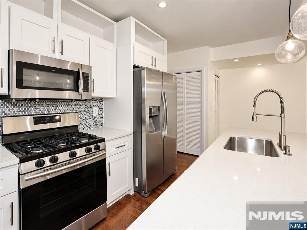 523 22nd St #2 - Photo 3 of 9