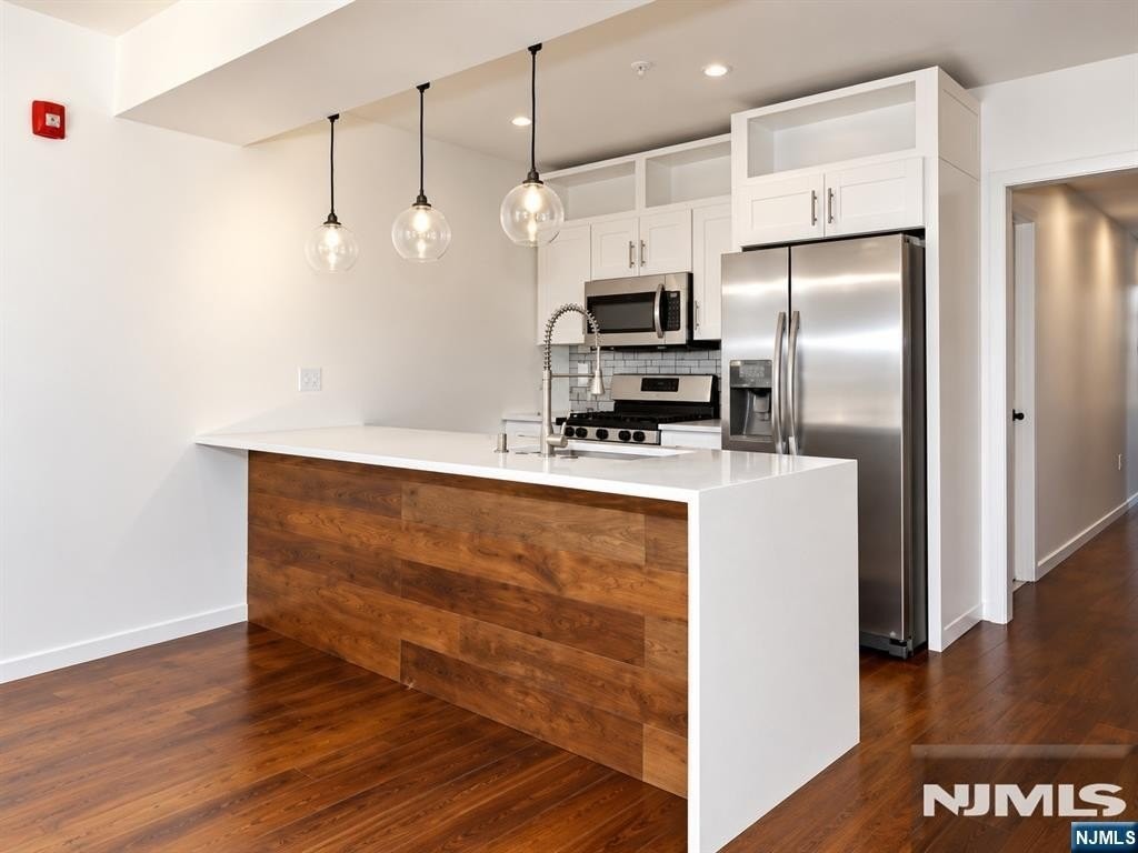523 22nd St #2 - Photo 4 of 9