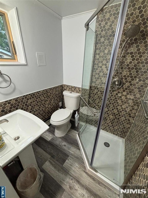 1177 Katherine St - Photo 2 of 10