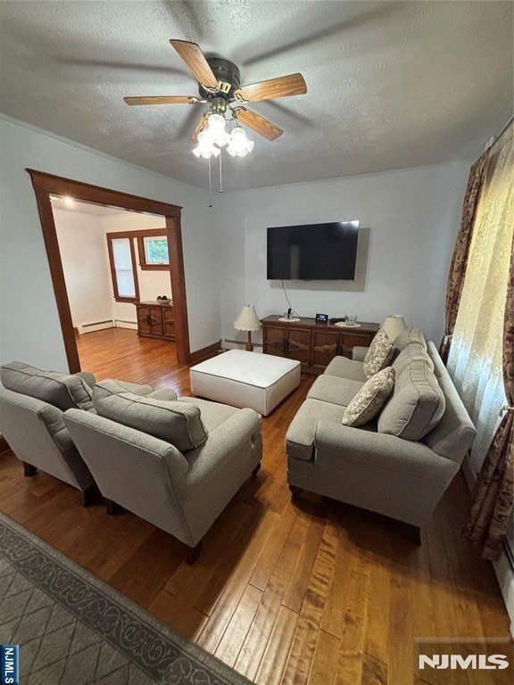 1177 Katherine St - Photo 6 of 10