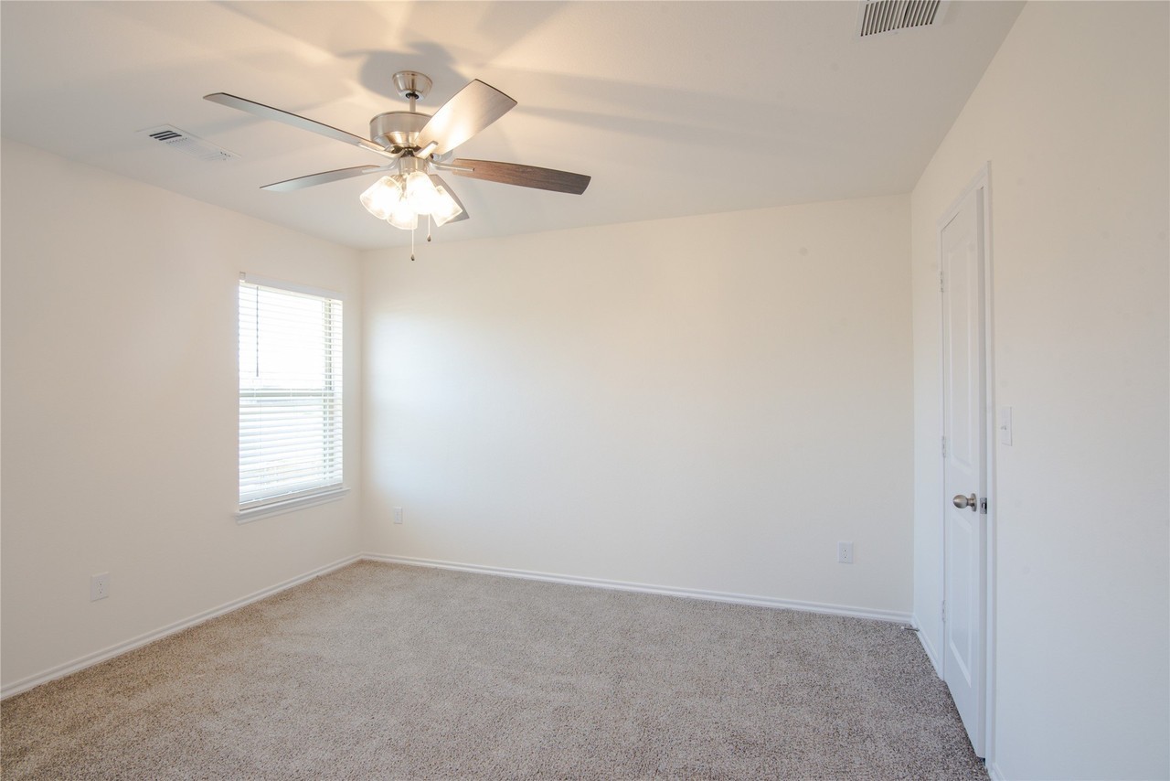 1516 Kennedy St #B - Photo 6 of 11