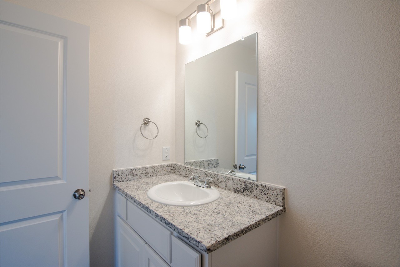 1516 Kennedy St #B - Photo 7 of 11