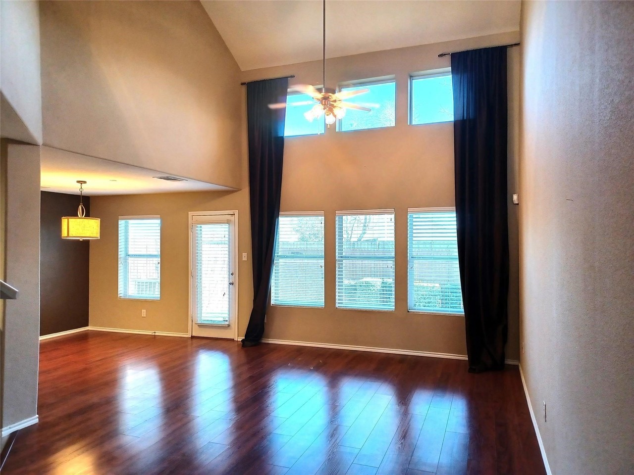 10119 Wake Bridge Dr - Photo 3 of 24