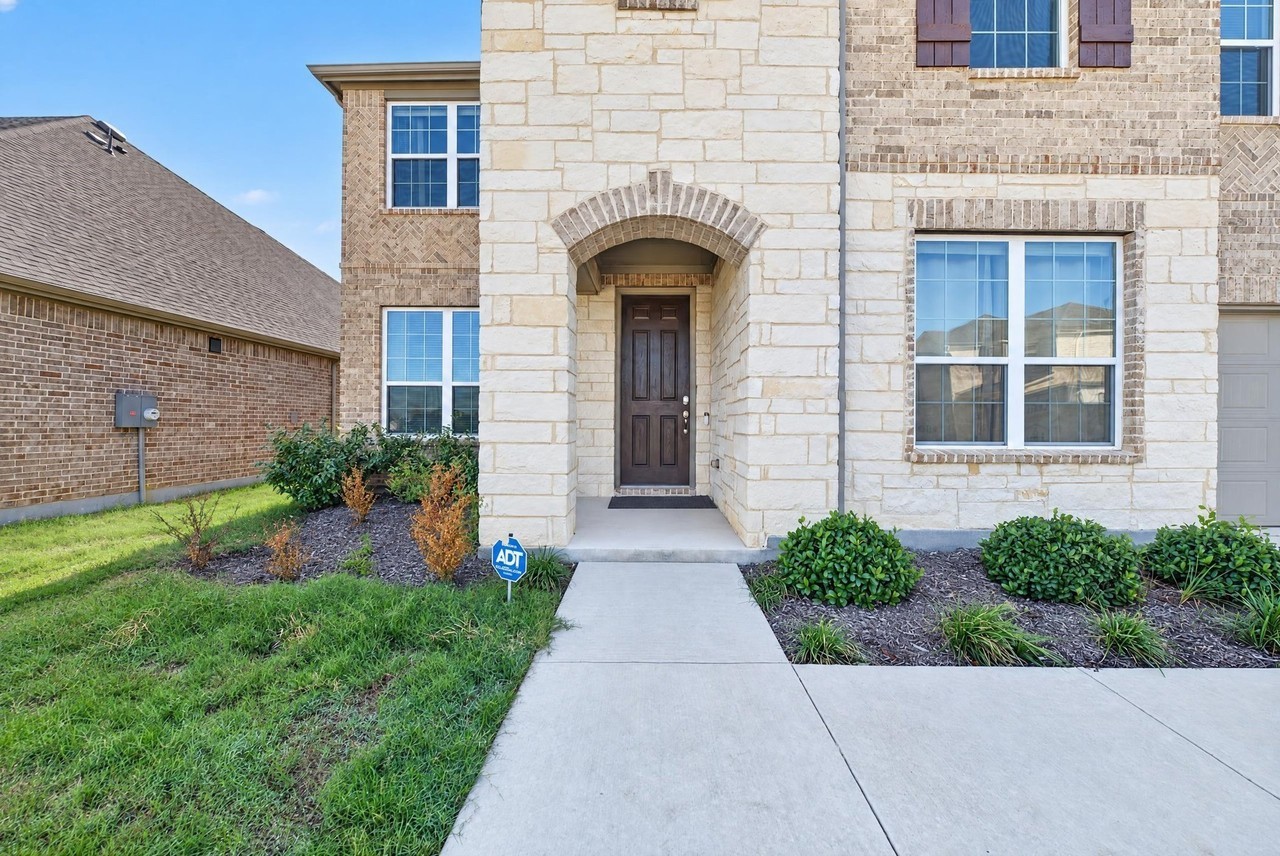 11216 Bodiam Dr - Photo 4 of 29