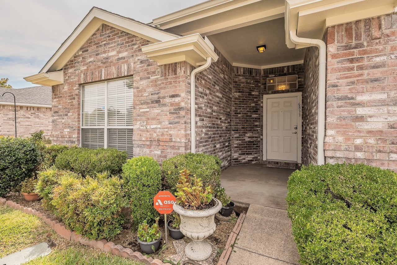 6833 Bluff View Dr - Photo 2 of 27