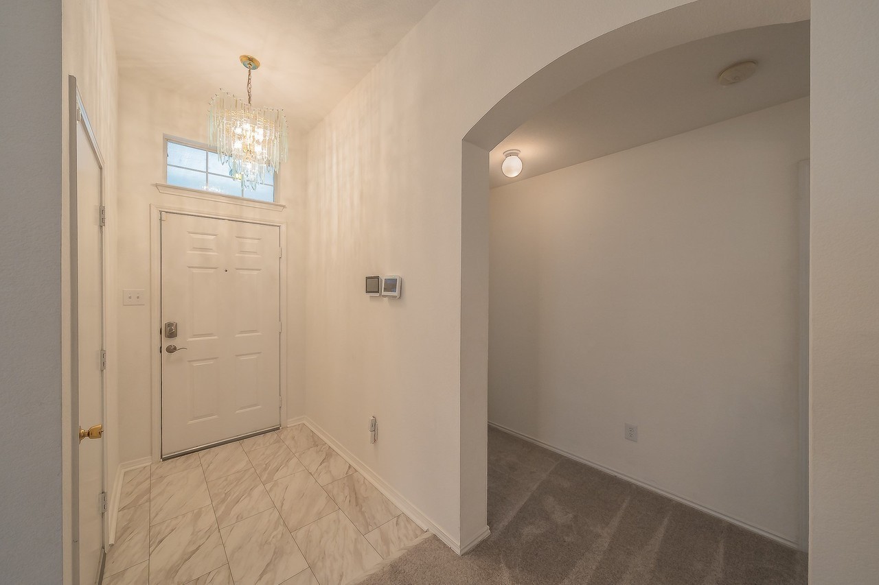 6833 Bluff View Dr - Photo 3 of 27