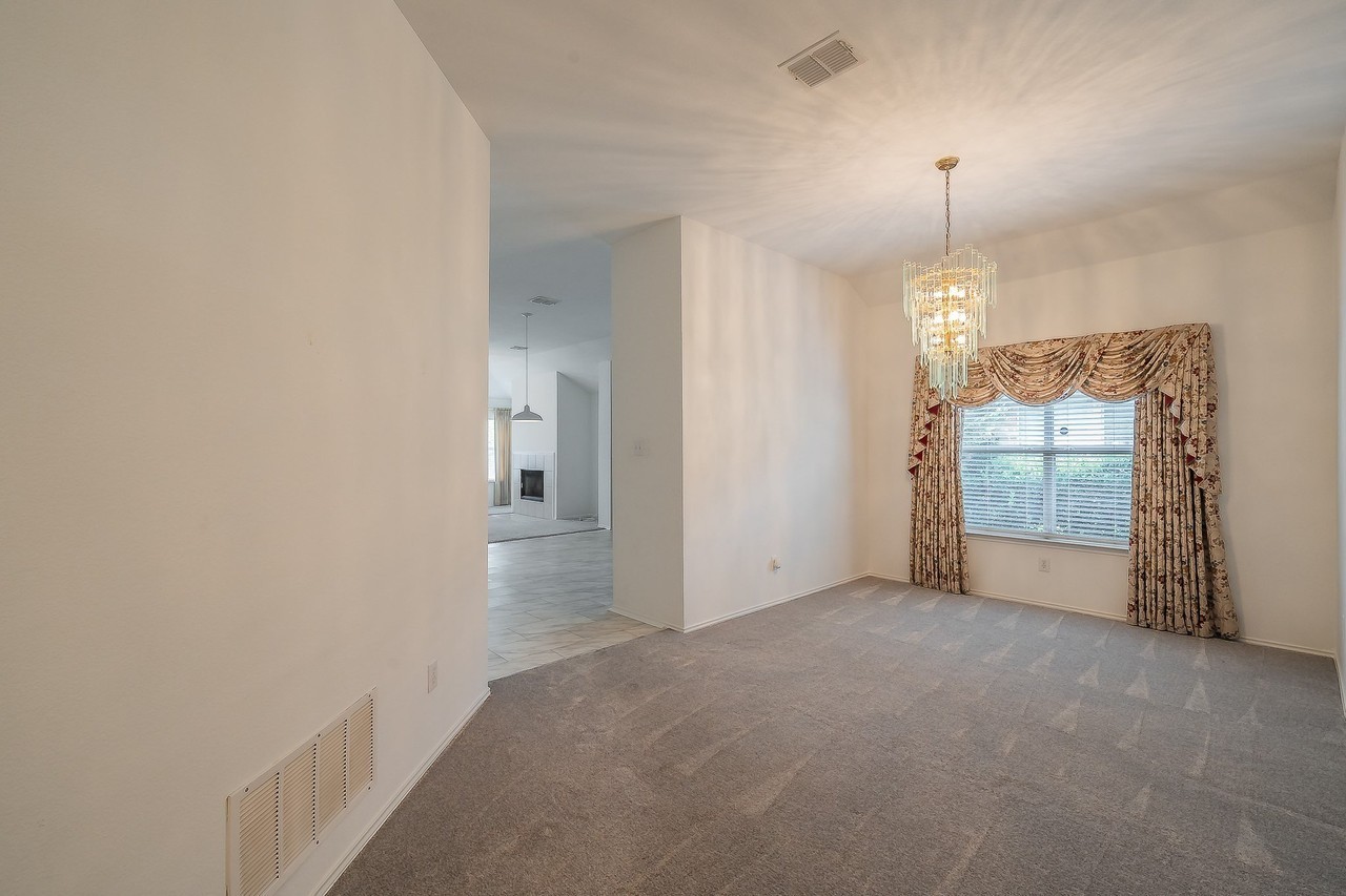 6833 Bluff View Dr - Photo 5 of 27