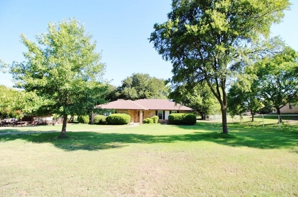 1421 Tahoe Ln - Photo 2 of 24