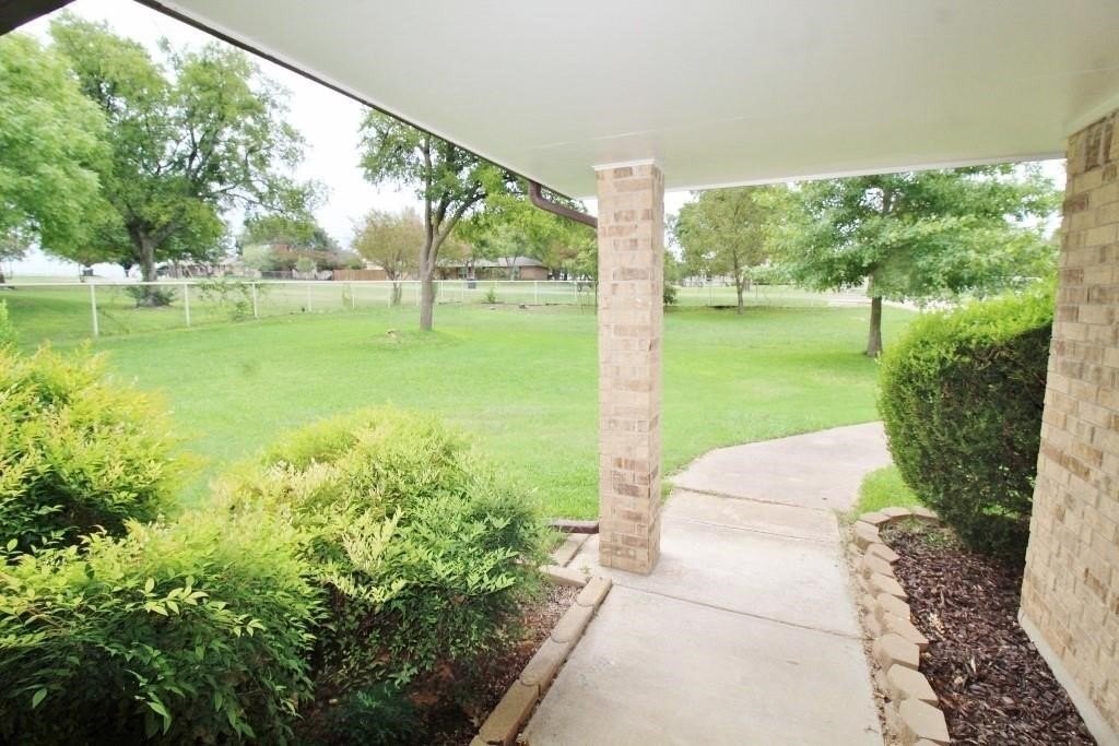 1421 Tahoe Ln - Photo 3 of 24