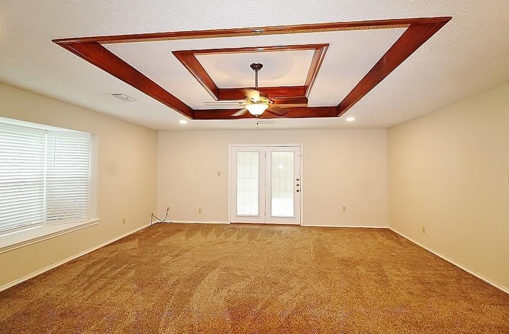 1421 Tahoe Ln - Photo 5 of 24