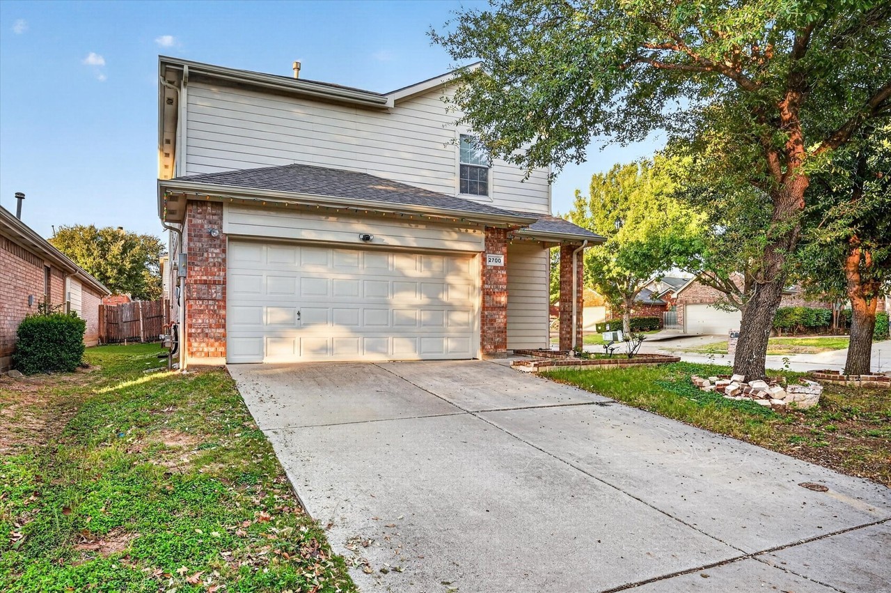 2700 Mountain Lion Dr - Photo 2 of 28
