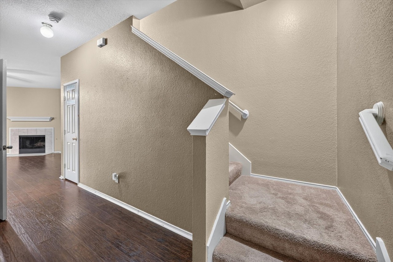 2700 Mountain Lion Dr - Photo 4 of 28