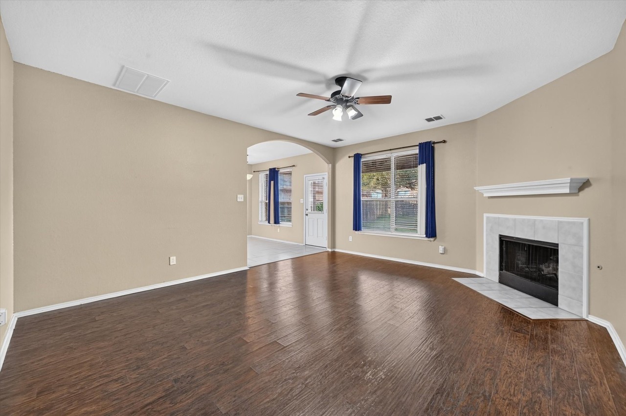 2700 Mountain Lion Dr - Photo 5 of 28