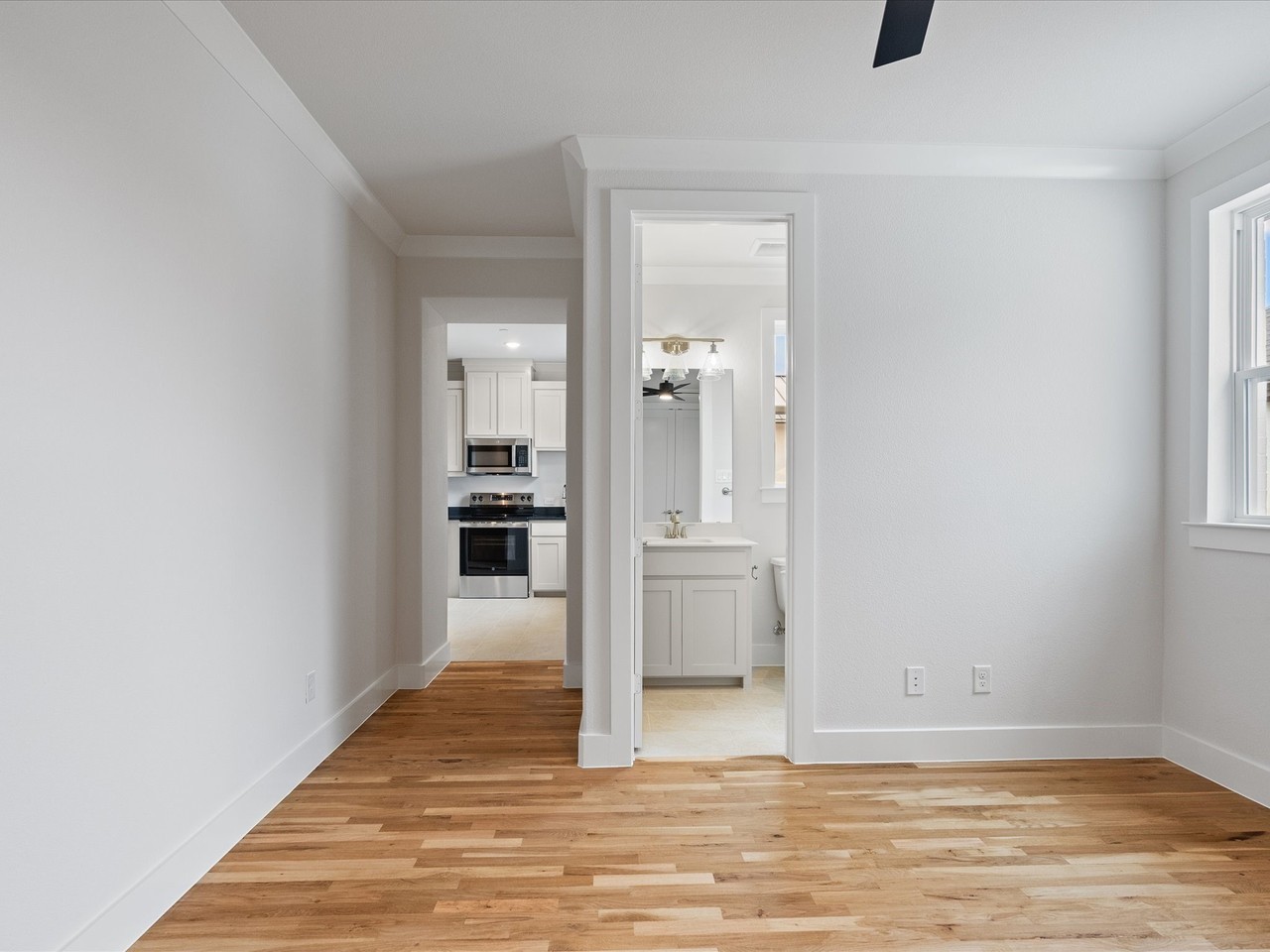 1540 Saint Peter Ln - Photo 3 of 5