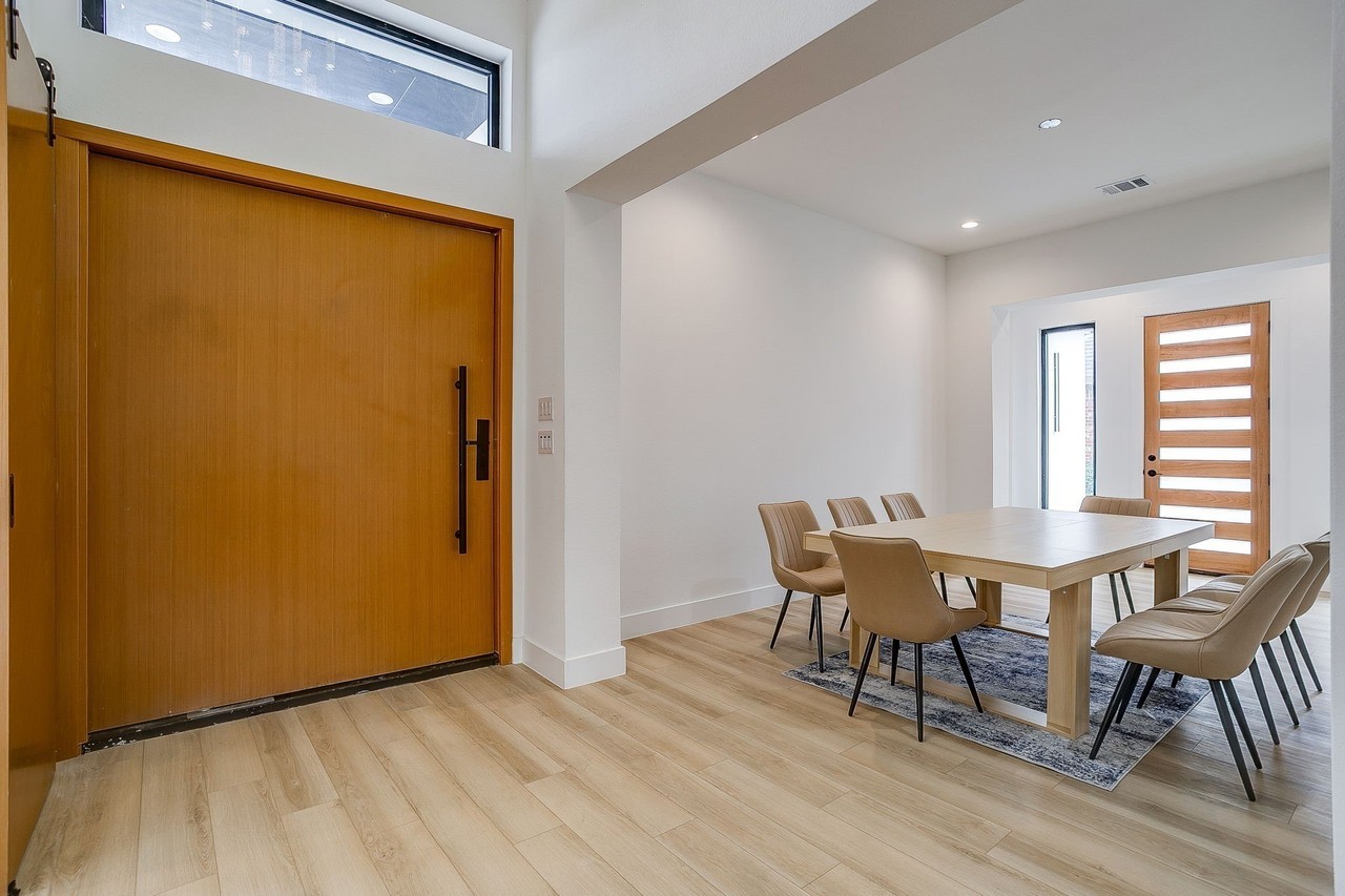 1121 Wishing Well Ct - Photo 3 of 19
