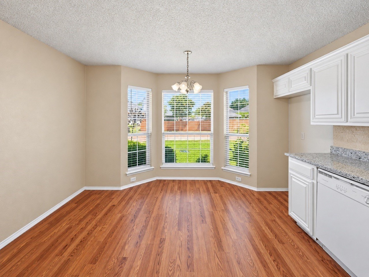 8404 Bowspirit Ln - Photo 4 of 31