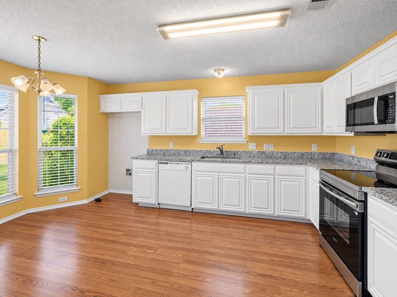 8404 Bowspirit Ln - Photo 6 of 31