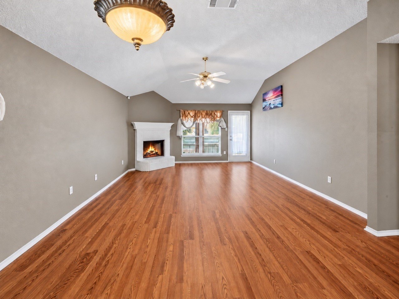 8404 Bowspirit Ln - Photo 7 of 31
