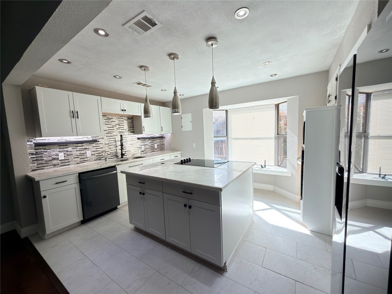 4109 Twilight Trl - Photo 5 of 28