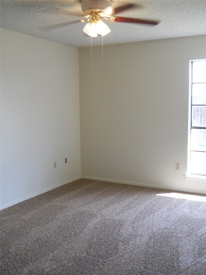 11 Shady Brook Cir - Photo 6 of 9