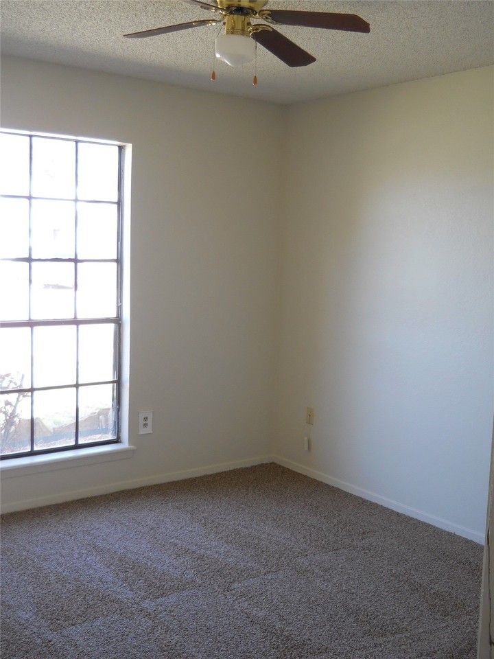 11 Shady Brook Cir - Photo 7 of 9
