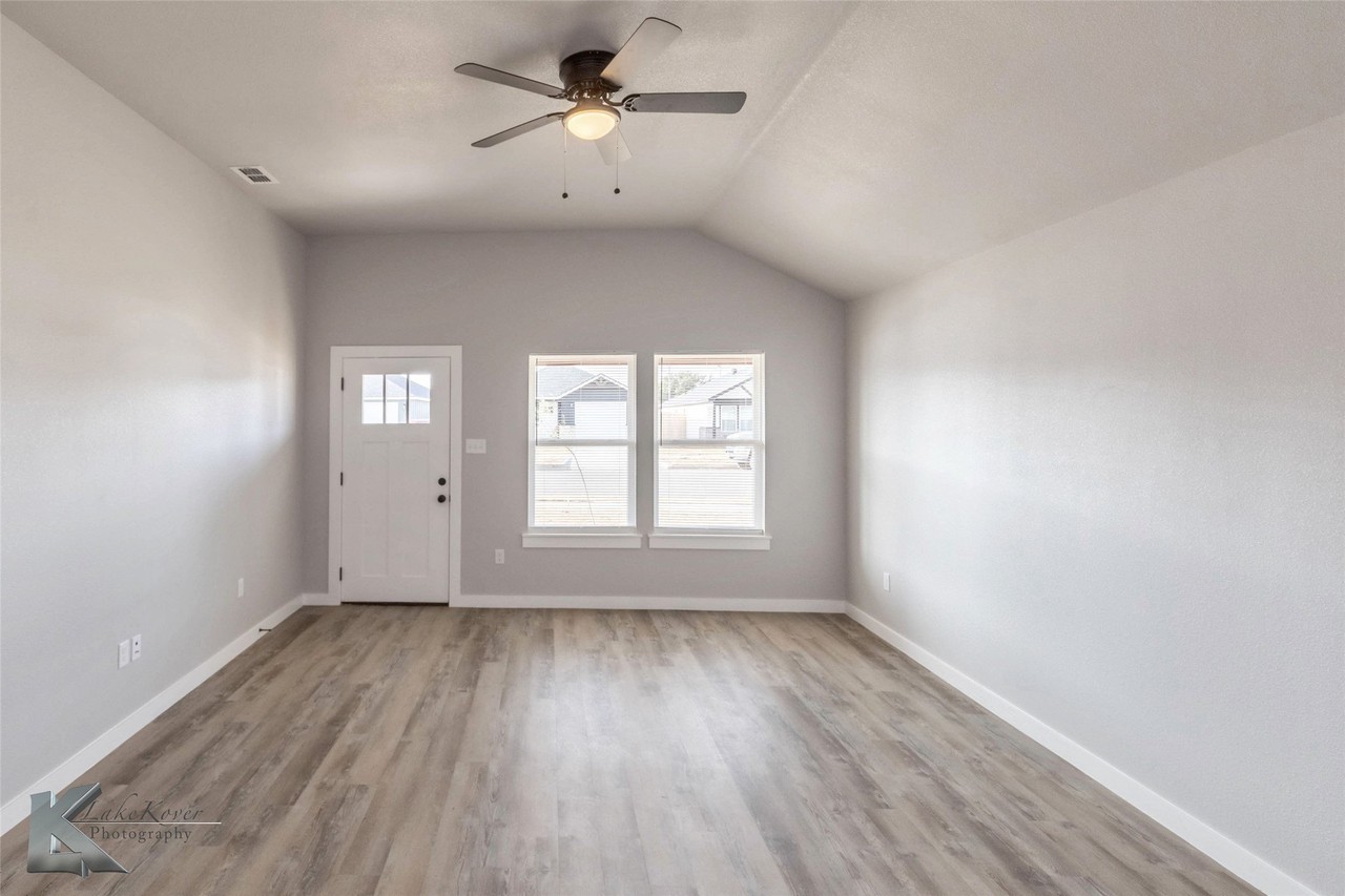 152 Tombstone Rd - Photo 3 of 26