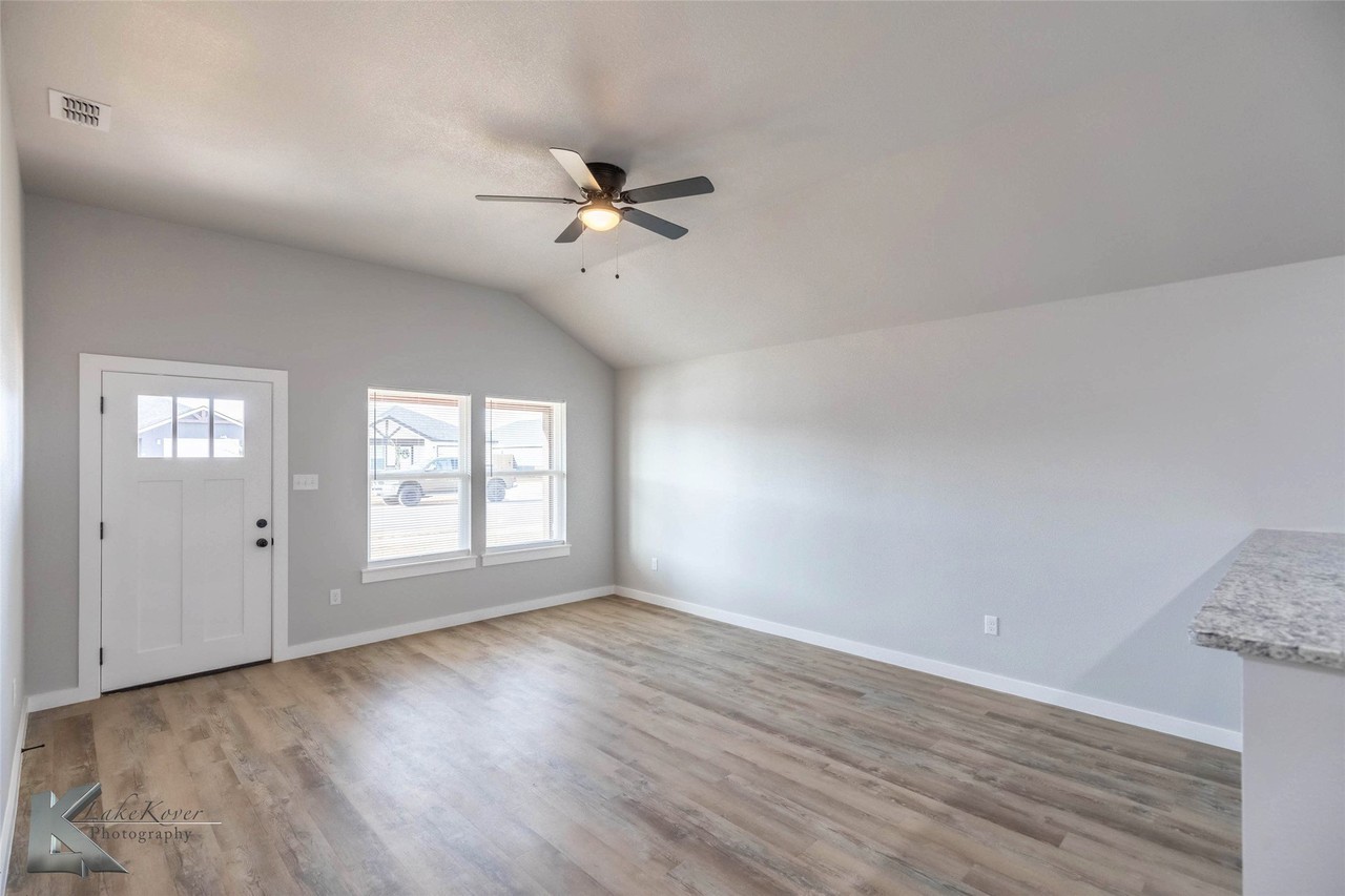 152 Tombstone Rd - Photo 4 of 26