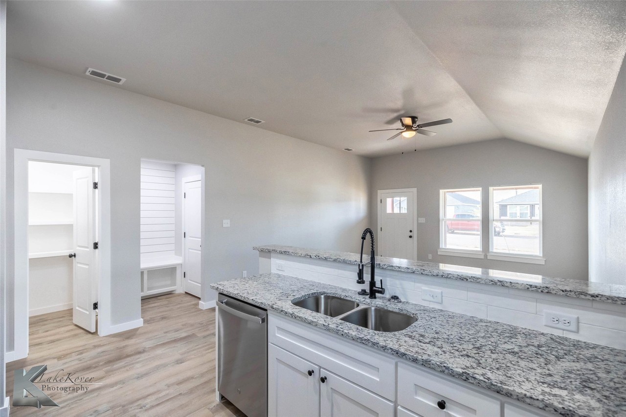 152 Tombstone Rd - Photo 6 of 26