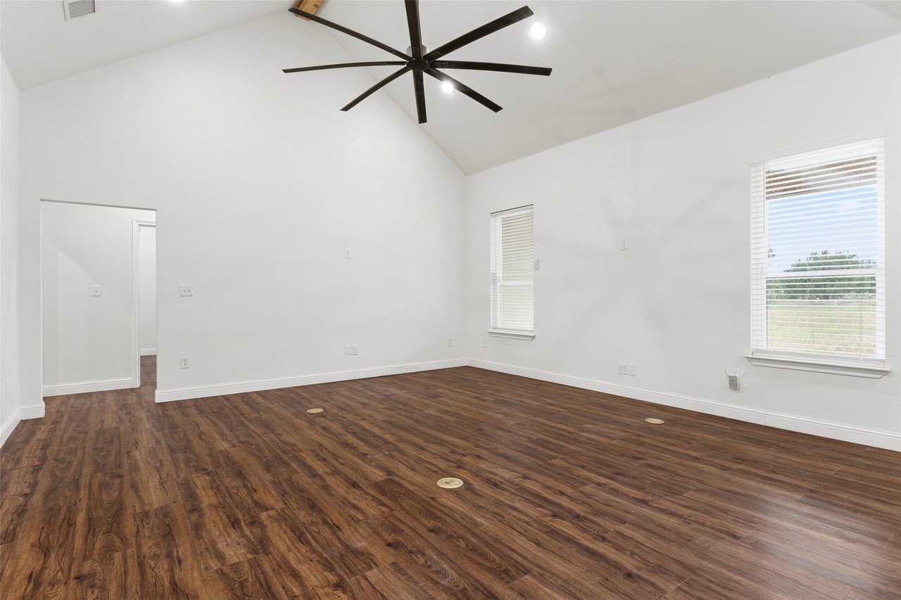 1754 Riverview Dr - Photo 2 of 40