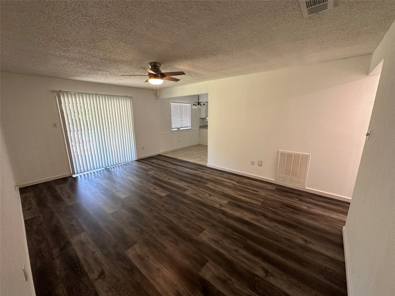 410 E Timberview Ln - Photo 2 of 12