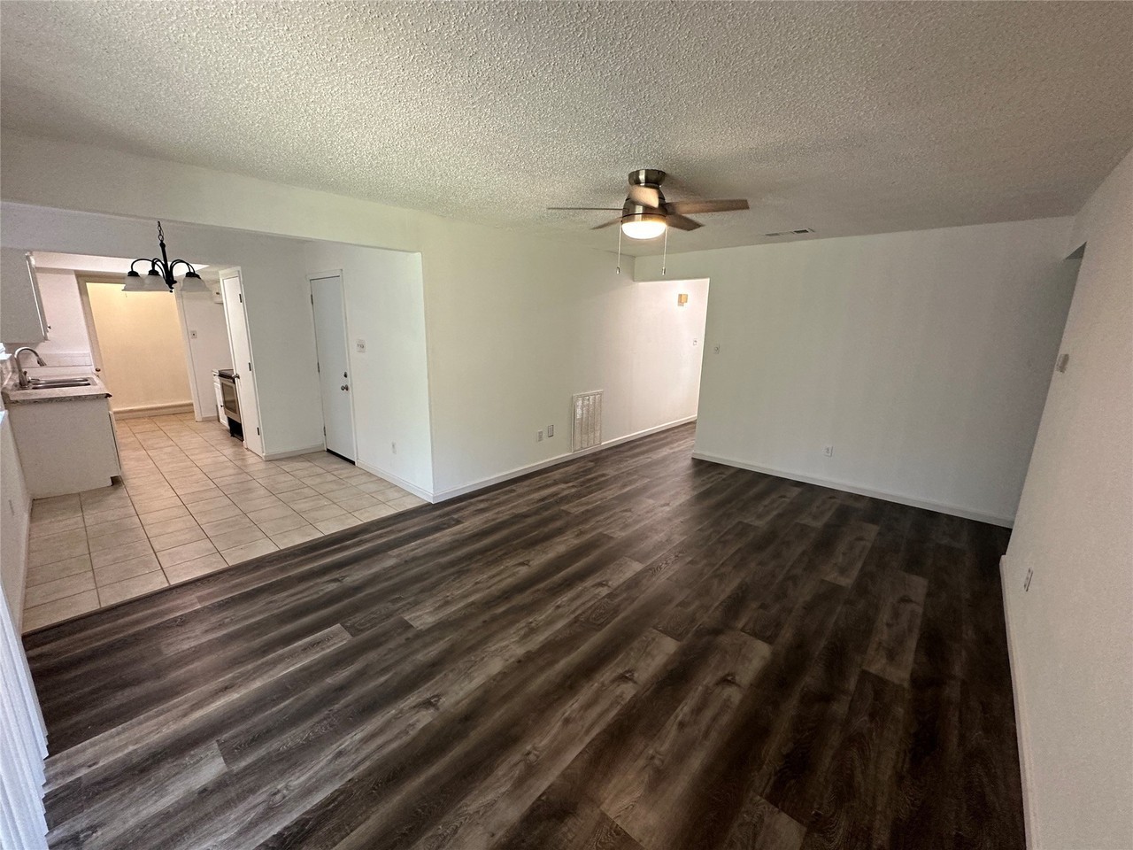410 E Timberview Ln - Photo 3 of 12