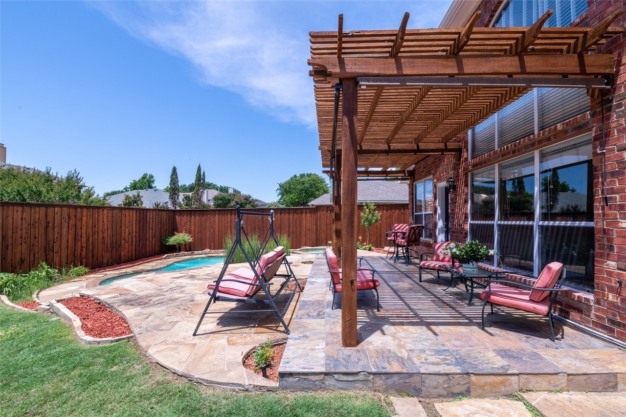 11761 Waterford Ln - Photo 6 of 16