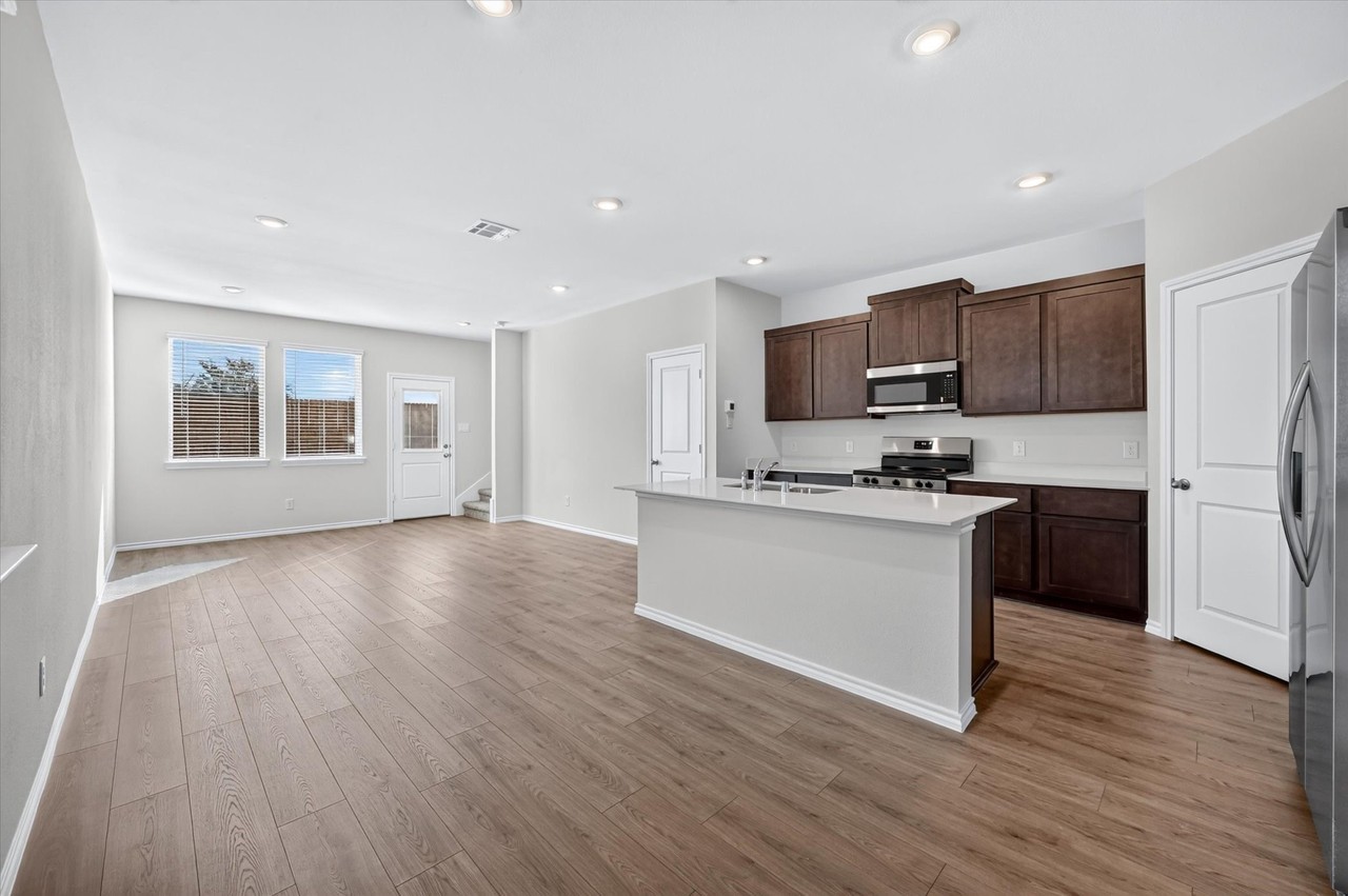 6205 Silver Maple Way - Photo 4 of 28