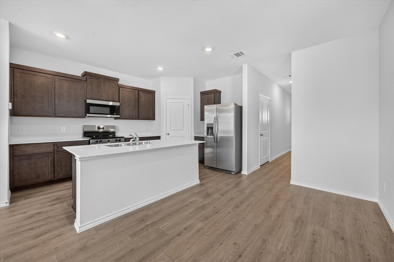6205 Silver Maple Way - Photo 5 of 28