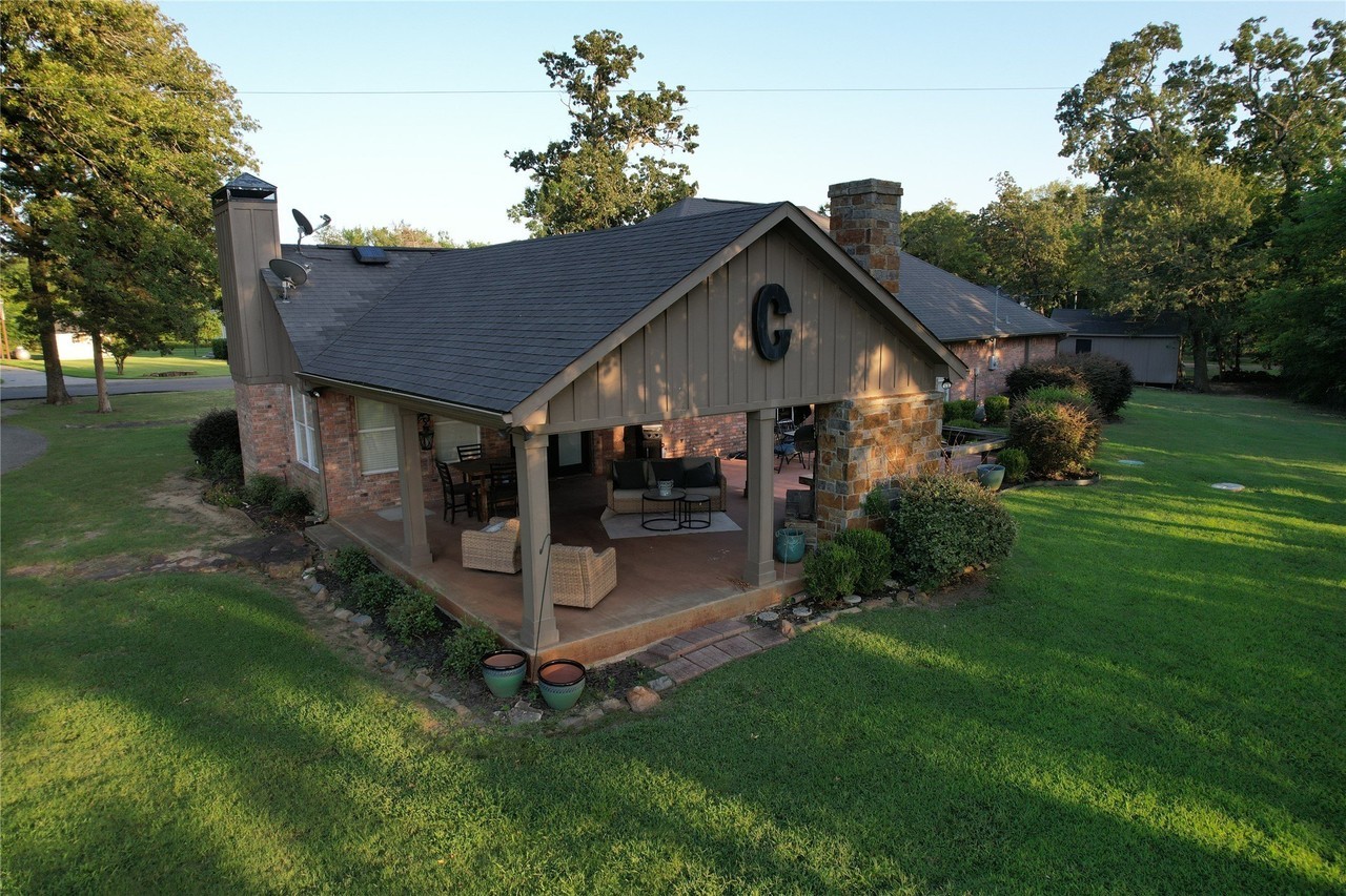 1079 Country Club Rd - Photo 2 of 40