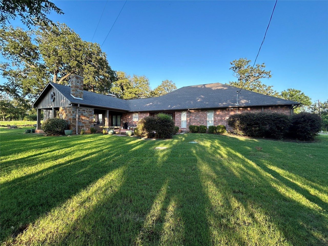 1079 Country Club Rd - Photo 3 of 40