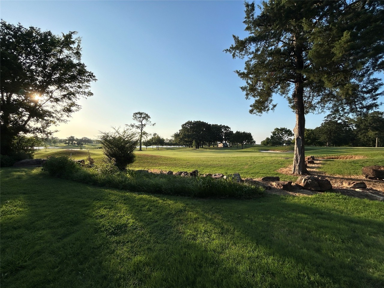 1079 Country Club Rd - Photo 5 of 40