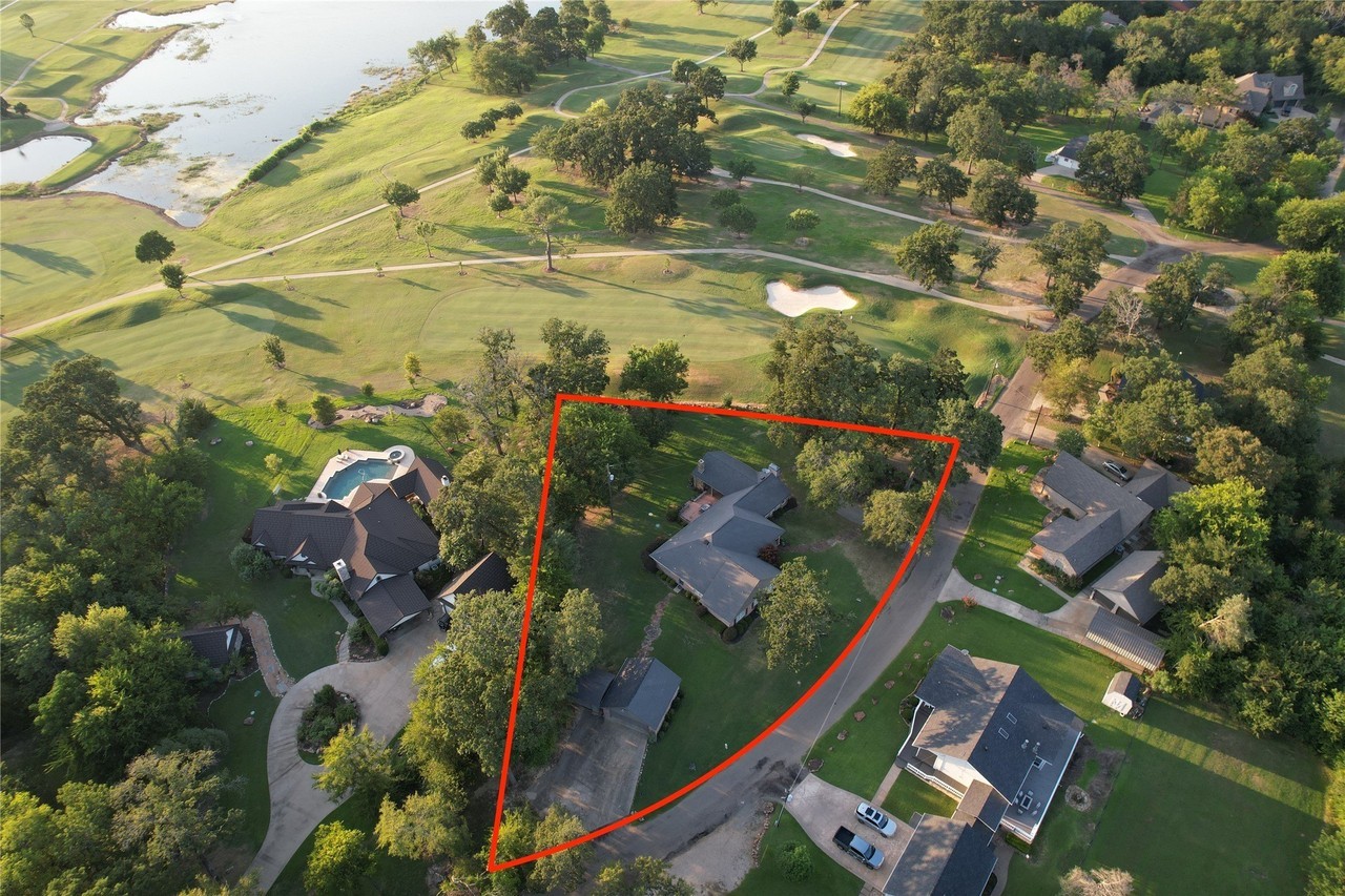 1079 Country Club Rd - Photo 6 of 40