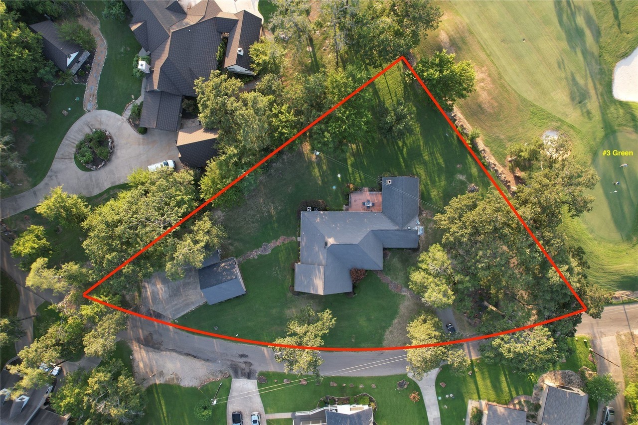 1079 Country Club Rd - Photo 7 of 40
