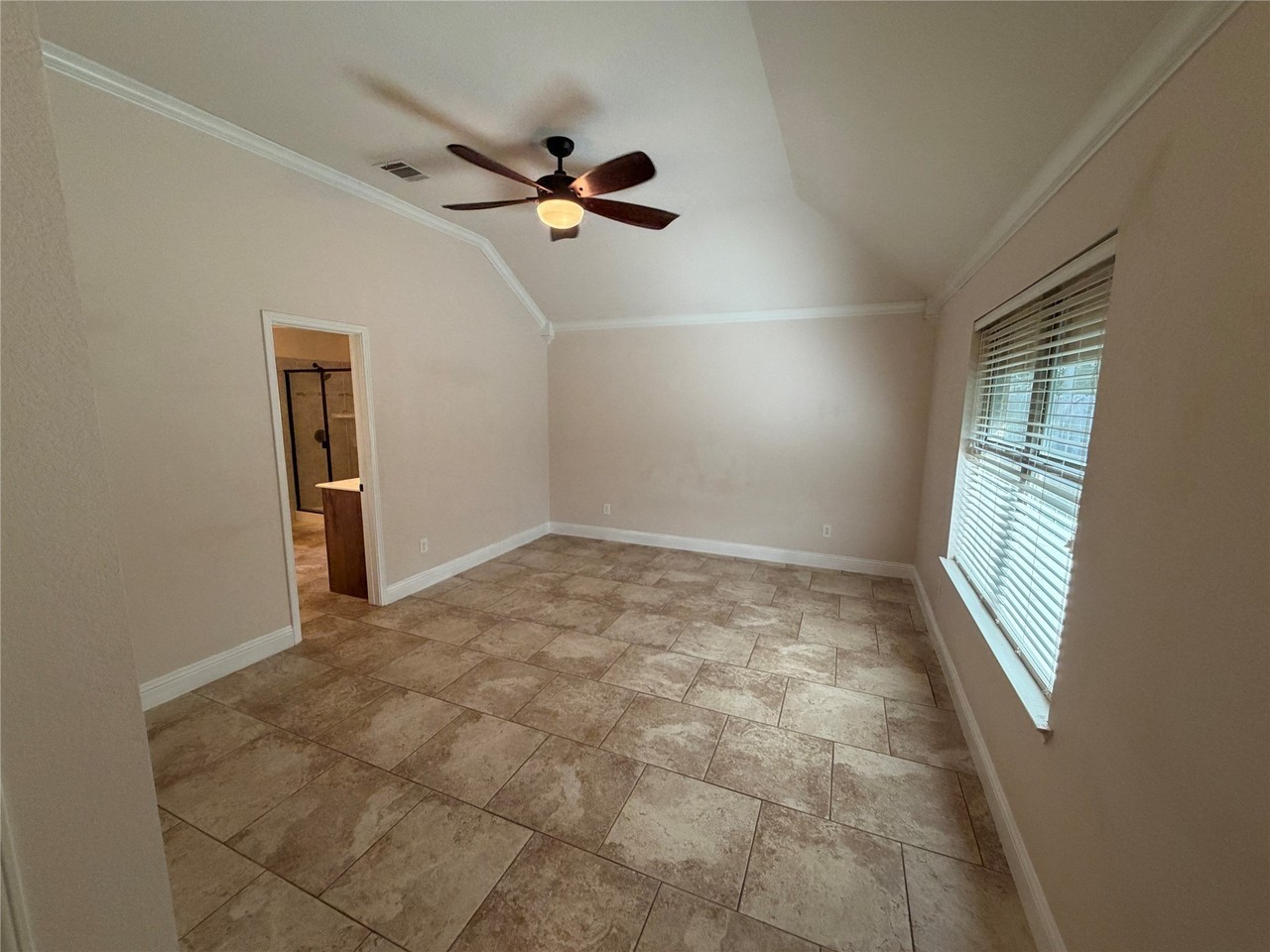 2005 Lindentree Dr - Photo 7 of 20
