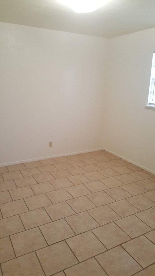 701 Cherry #H - Photo 3 of 6