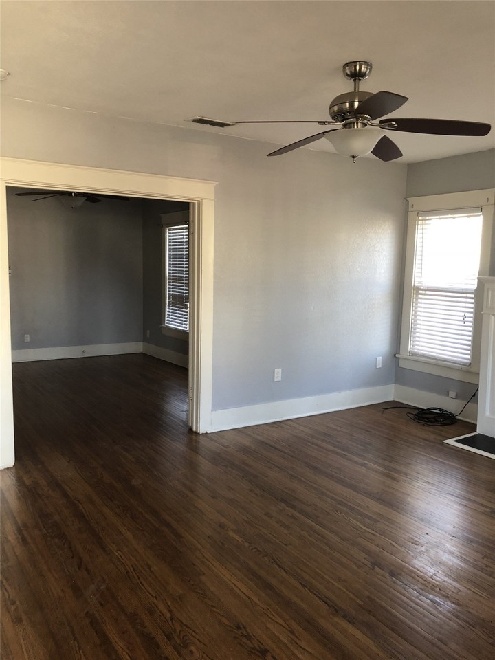 1266 Peach St - Photo 2 of 12