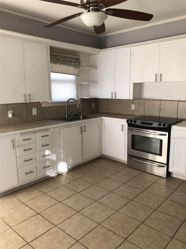 1266 Peach St - Photo 7 of 12