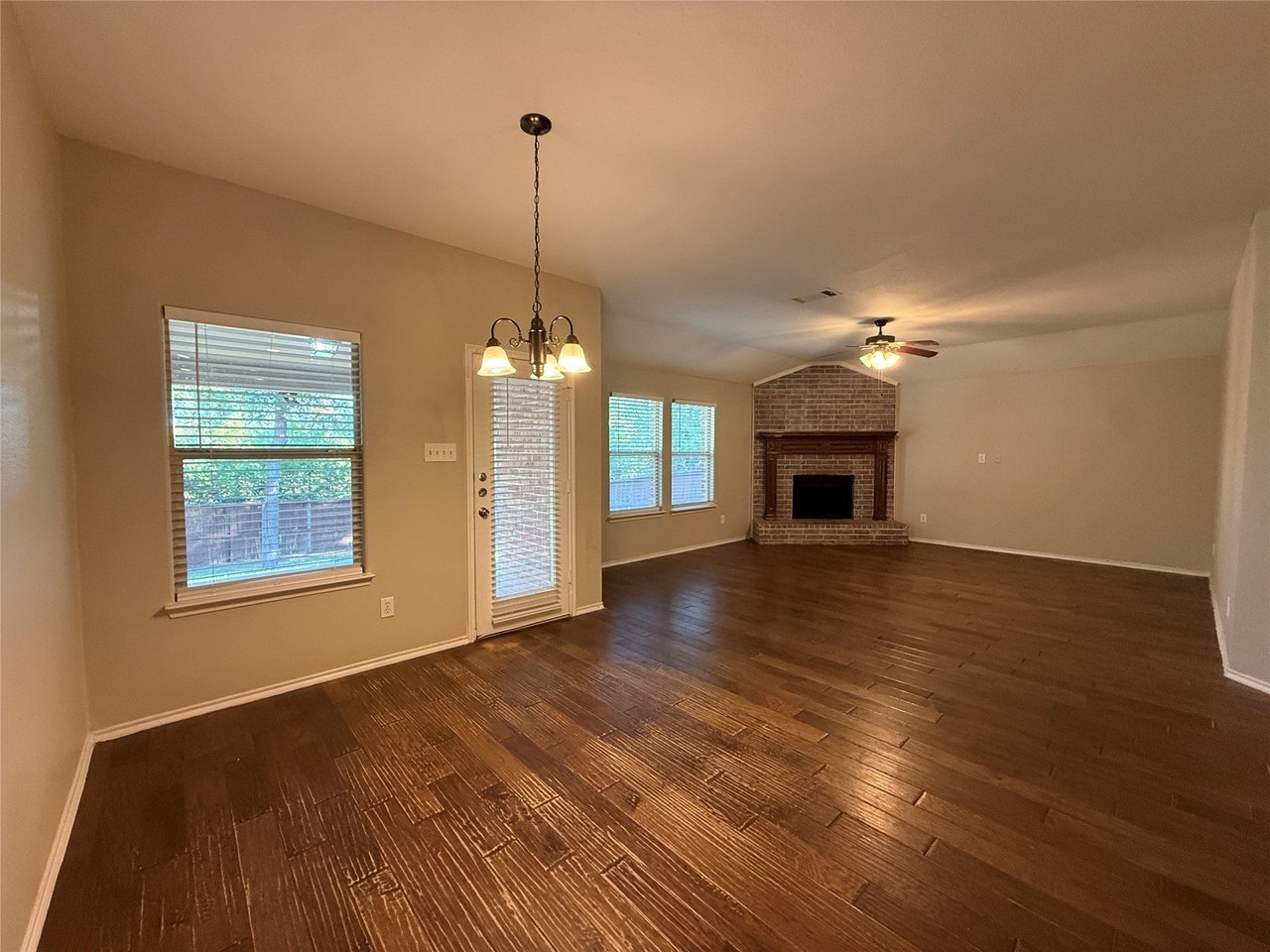 725 Fannin Dr - Photo 5 of 25