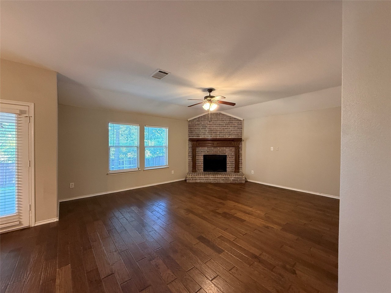 725 Fannin Dr - Photo 6 of 25